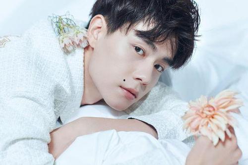 娱乐大爆料 胡一天,娱乐大爆料中的璀璨星辉 第1张 娱乐大爆料 胡一天,娱乐大爆料中的璀璨星辉 第1张